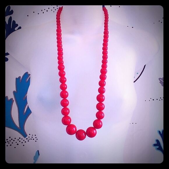 Vintage 60s Red Plastic Beaded Necklace - Picture 1 of 8